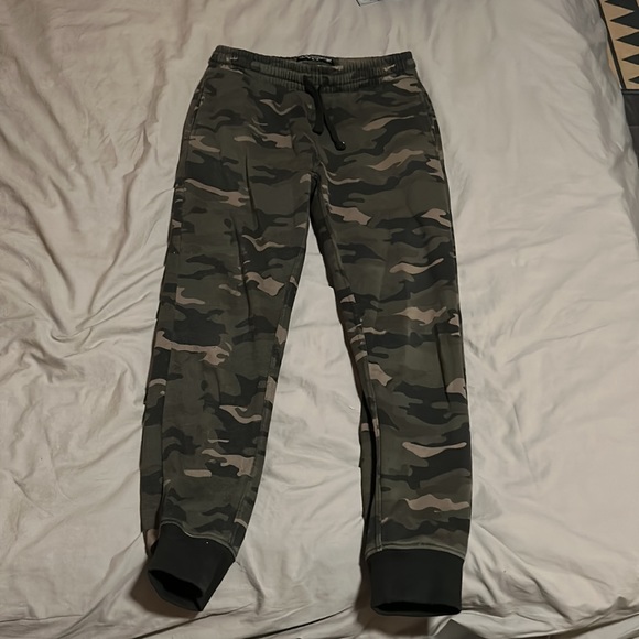 men’s small green camo joggers - Picture 2 of 3